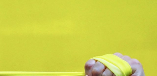 5 Exercices Efficaces avec Bande Élastique pour Femme | Guide Fitness