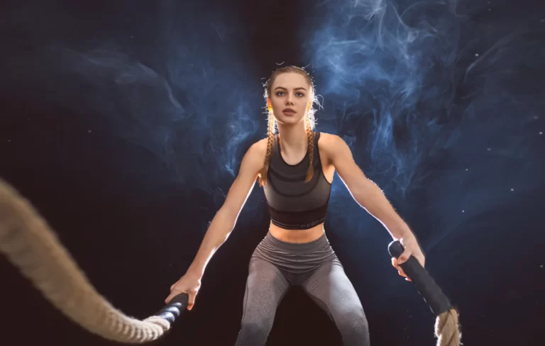femme entrain de faire du crossfit
